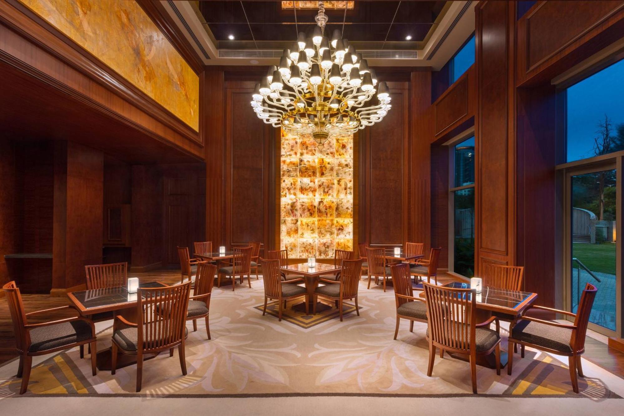Sheraton Grand Bengaluru Whitefield Hotel & Convention Center Экстерьер фото