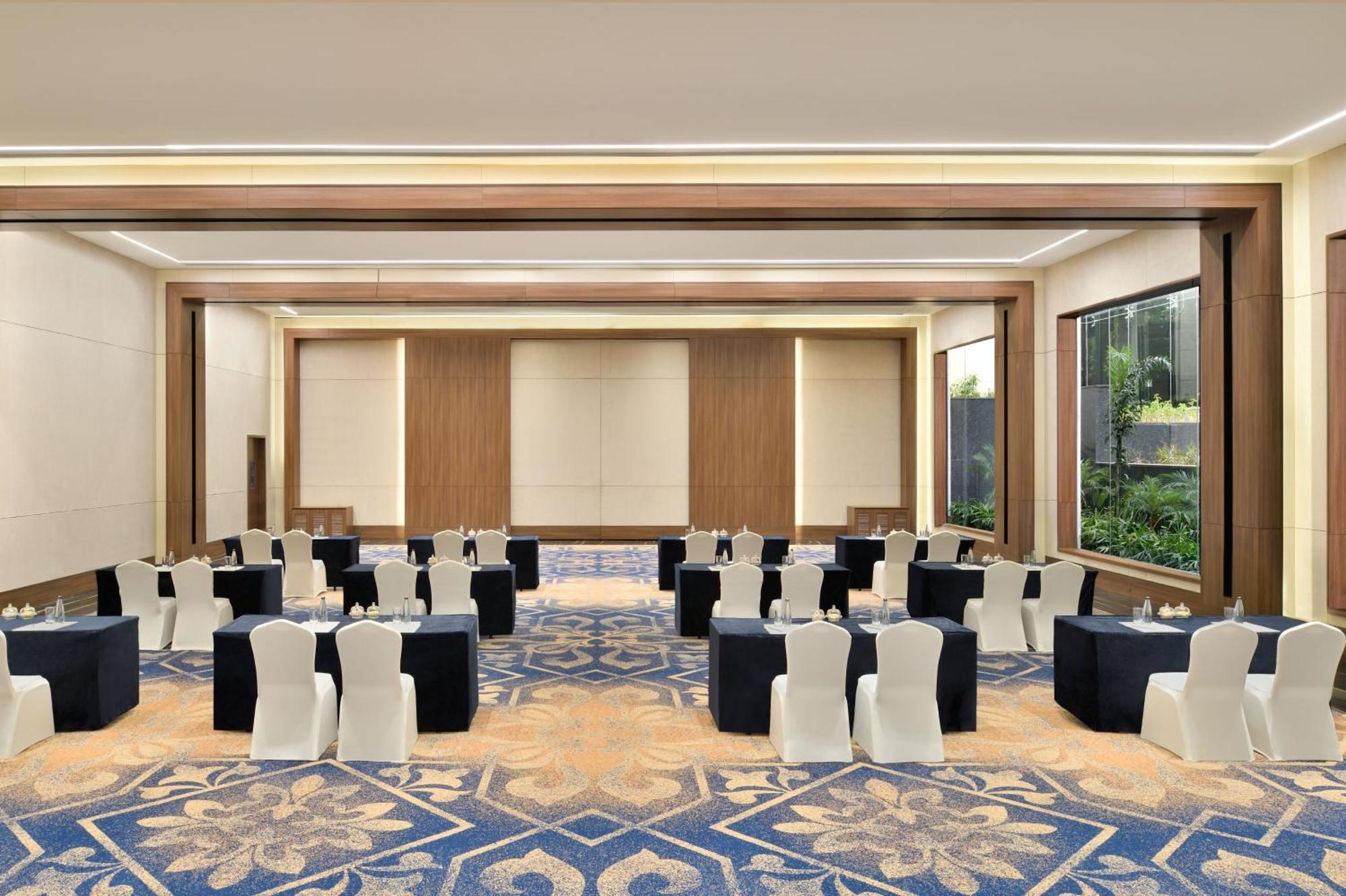 Sheraton Grand Bengaluru Whitefield Hotel & Convention Center Экстерьер фото