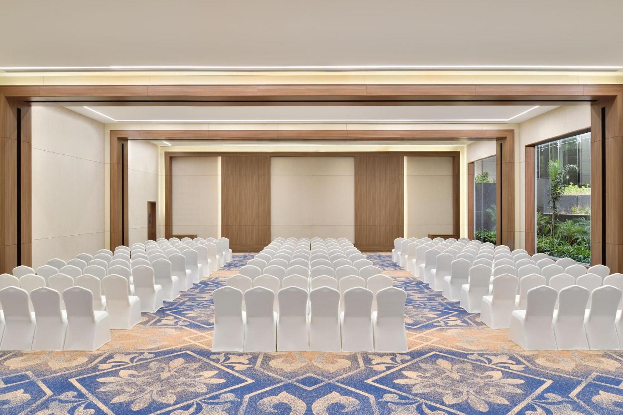 Sheraton Grand Bengaluru Whitefield Hotel & Convention Center Экстерьер фото
