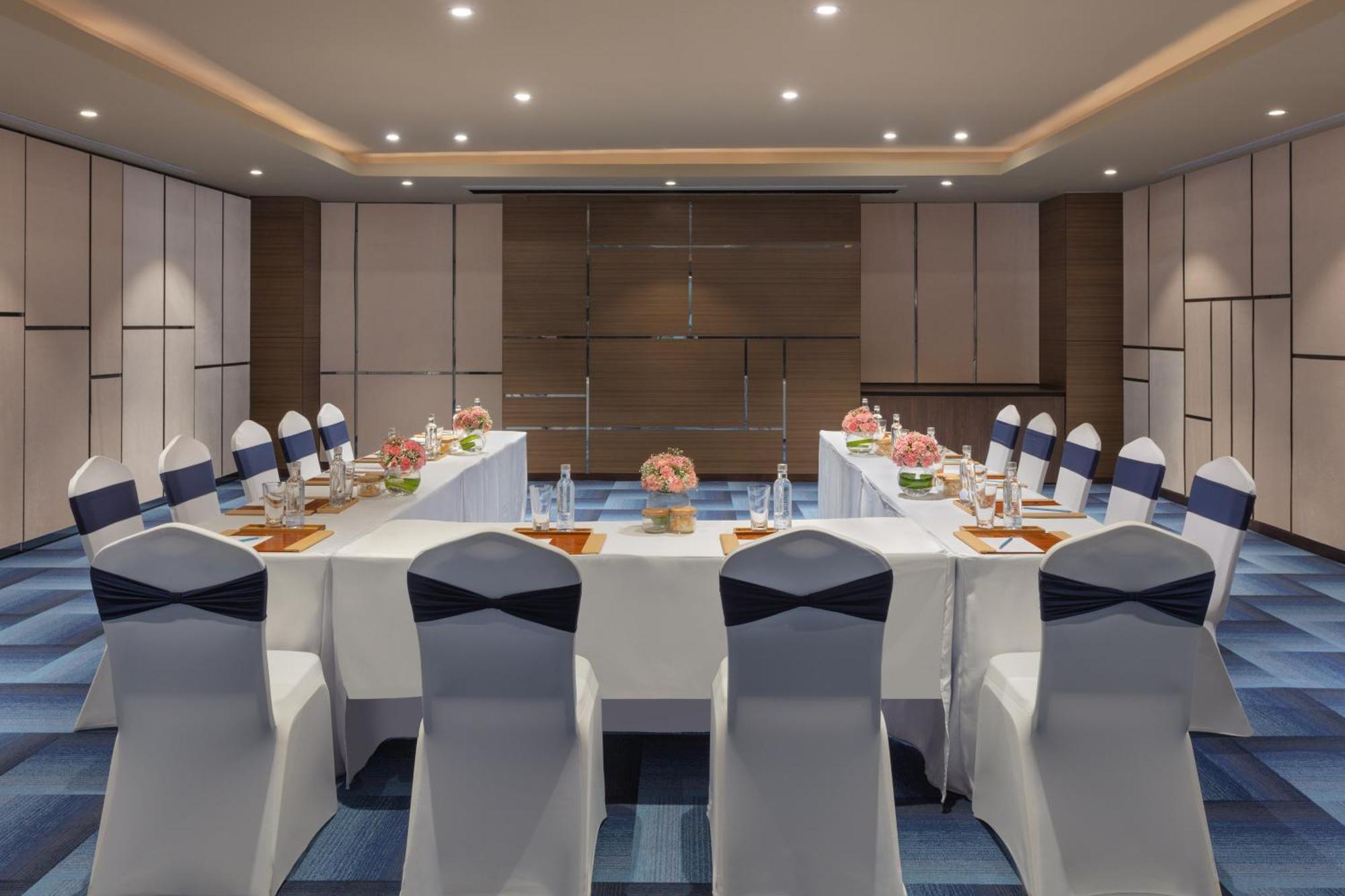 Sheraton Grand Bengaluru Whitefield Hotel & Convention Center Экстерьер фото