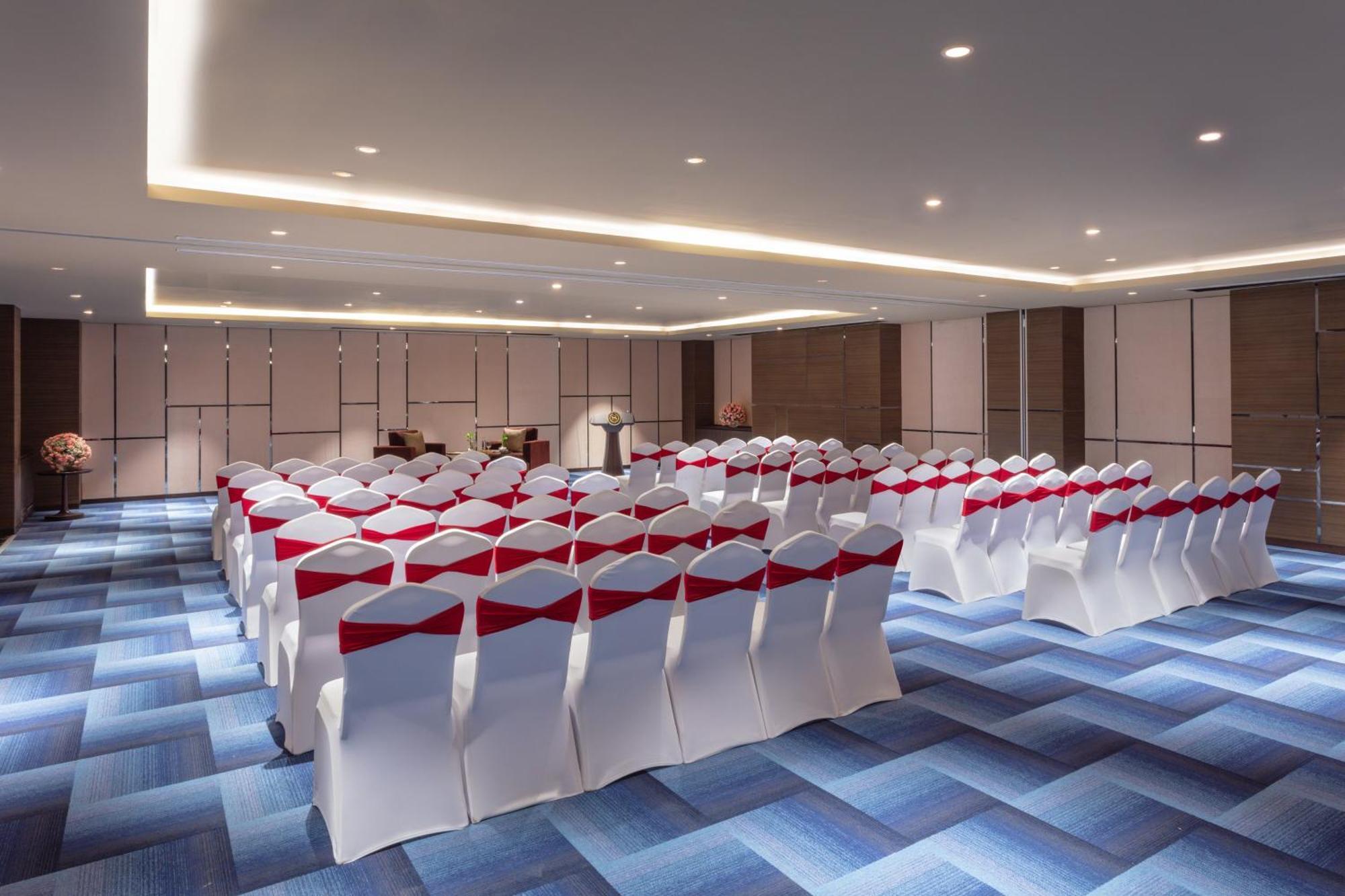 Sheraton Grand Bengaluru Whitefield Hotel & Convention Center Экстерьер фото