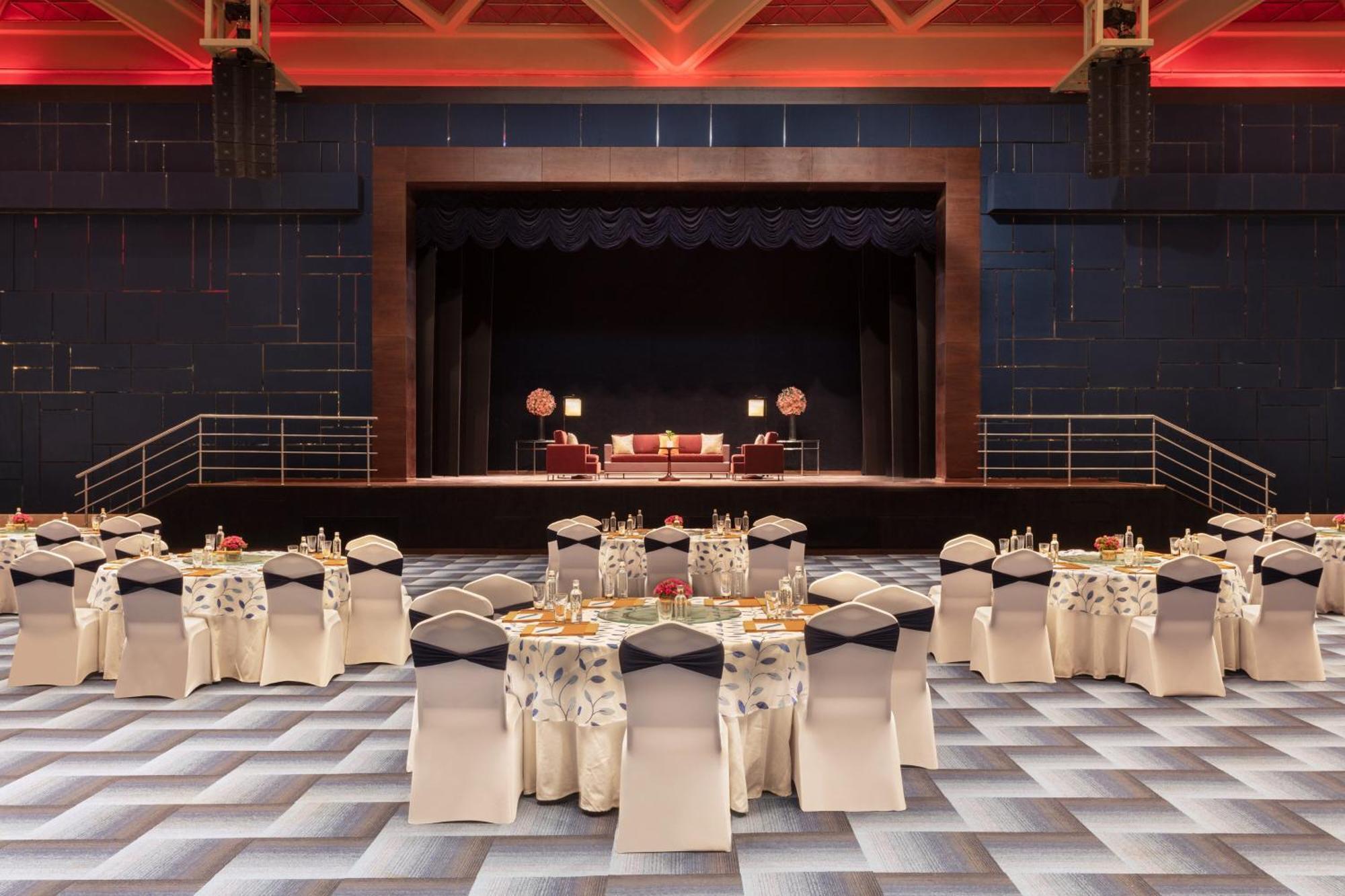 Sheraton Grand Bengaluru Whitefield Hotel & Convention Center Экстерьер фото