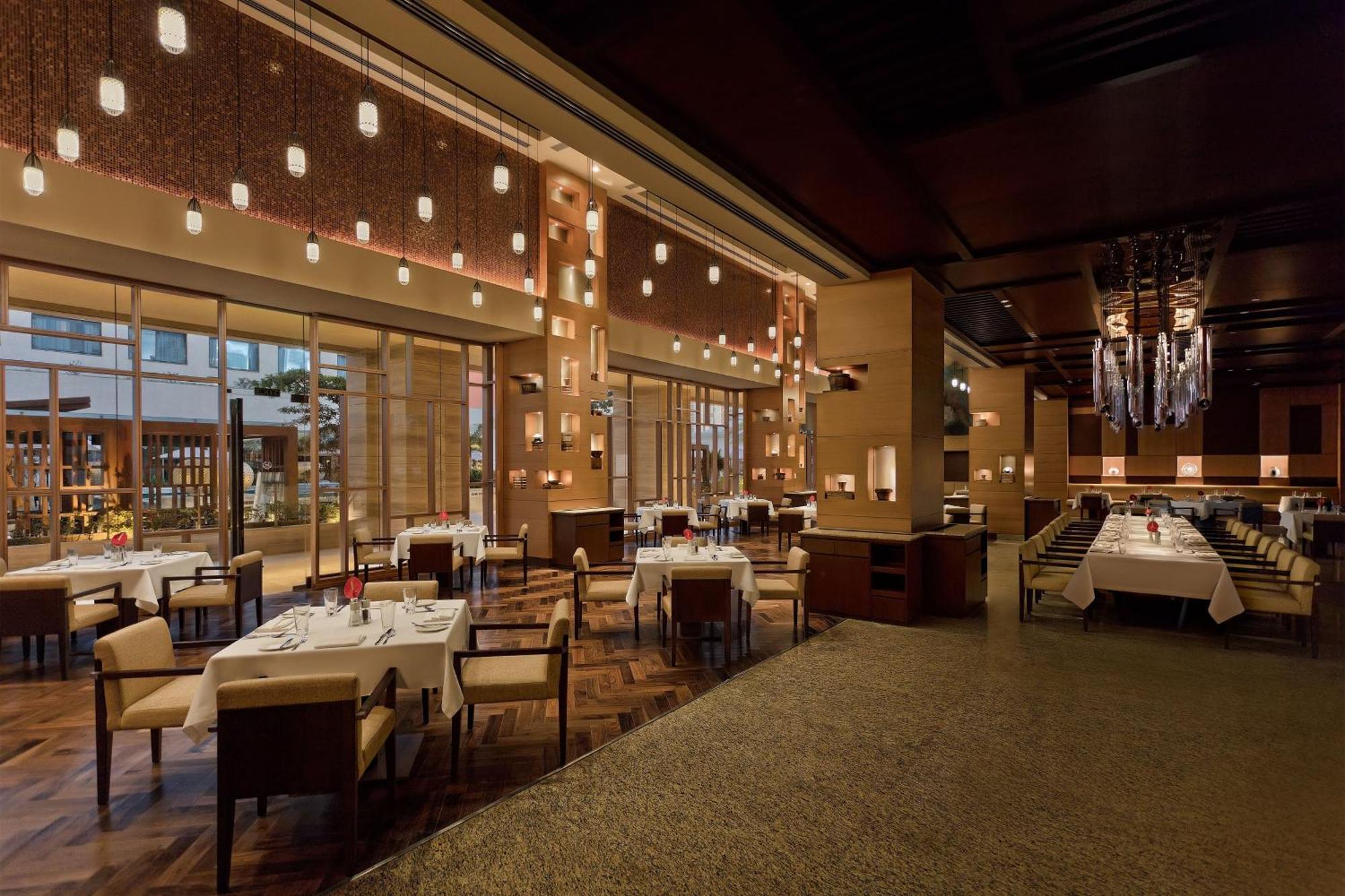 Sheraton Grand Bengaluru Whitefield Hotel & Convention Center Экстерьер фото
