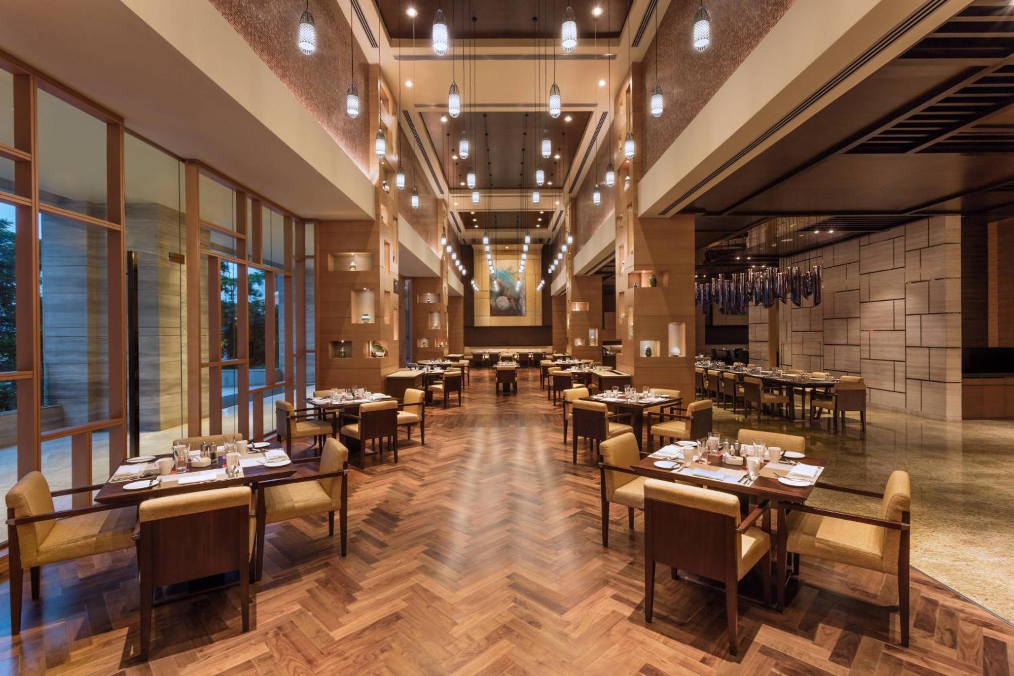 Sheraton Grand Bengaluru Whitefield Hotel & Convention Center Экстерьер фото