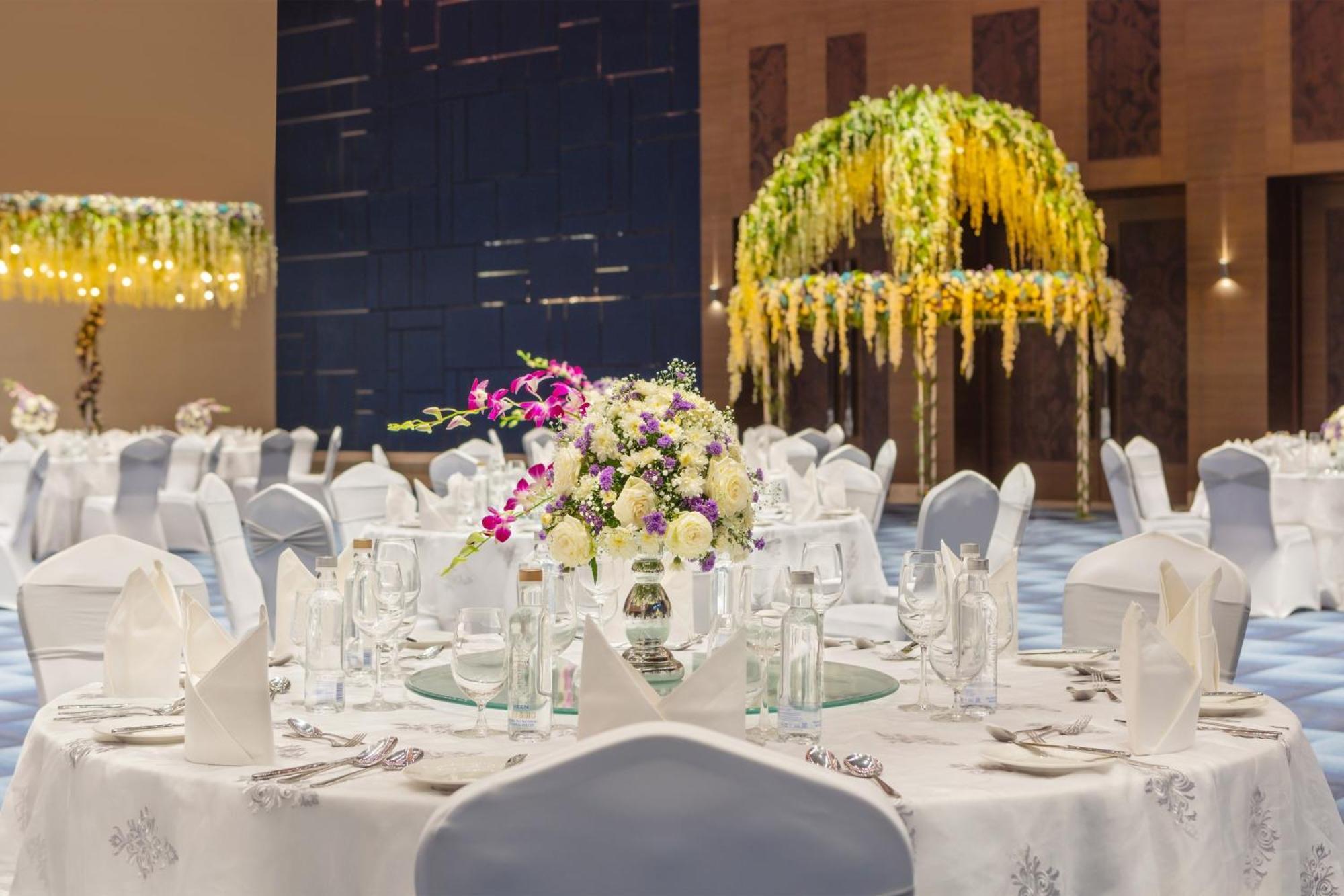 Sheraton Grand Bengaluru Whitefield Hotel & Convention Center Экстерьер фото